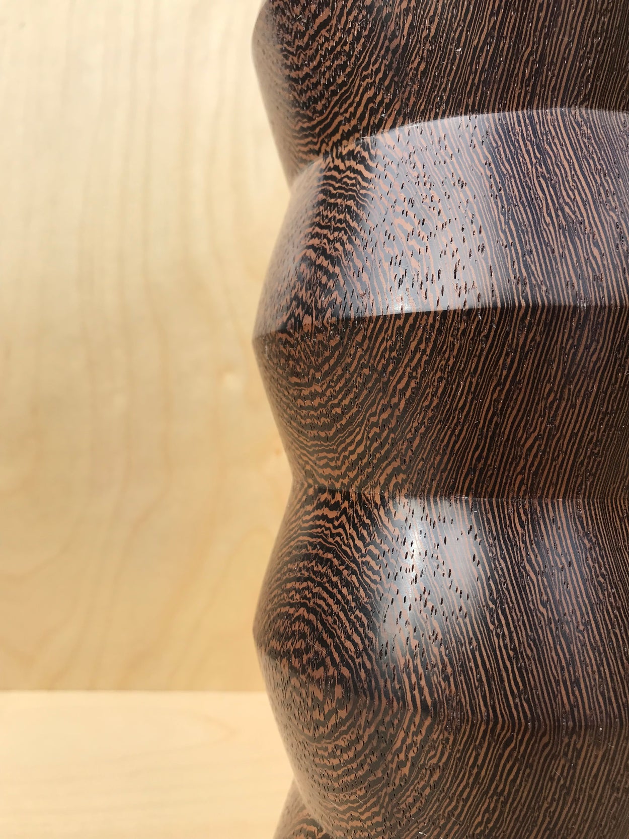 ZIG-ZAG WOOD VASE - GRAND | AFRICAN WENGE