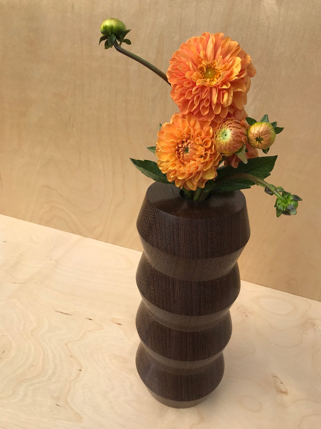 ZIG-ZAG WOOD VASE - GRAND | AFRICAN WENGE